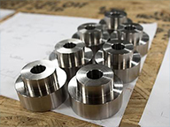 Contrôlez la précision des pièces en acier avec Jig