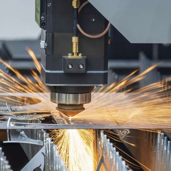 Fabrication de tôles sur mesure : solutions légères et durables pour les besoins B2B de l'aérospatiale et de l'automobile