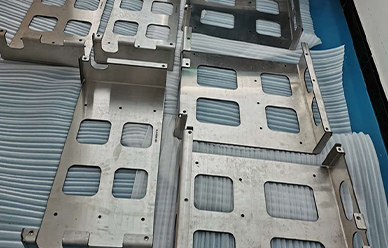 Fabrication de tôlerie pièces en acier pour l"aérospatiale 3