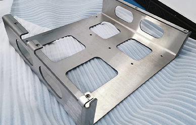 Fabrication de pièces en acier de tôlerie pour l"aérospatiale 3